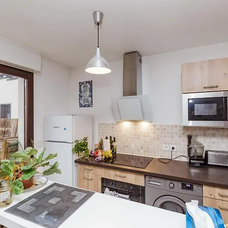 דירה Appt With Terrace Near *